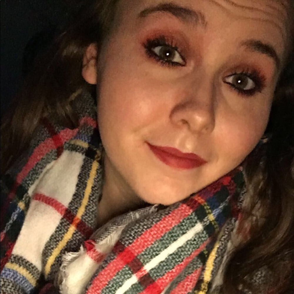 Meet your Posher, Hannah